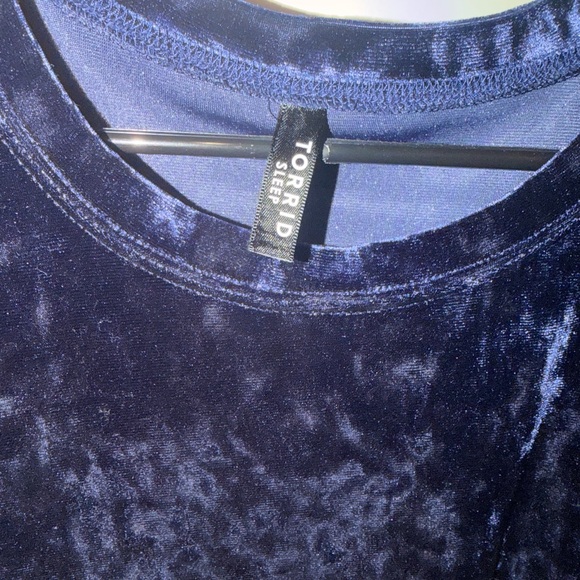 Torrid Dark Blue Velvet Short Sleeve Top - Picture 2 of 2